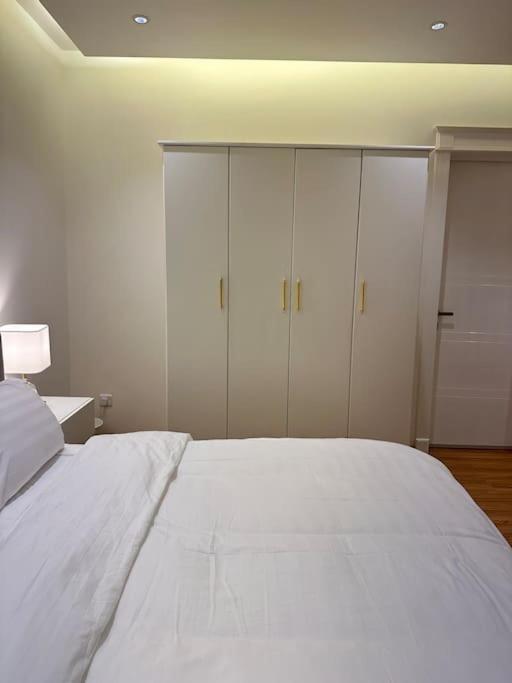 فاخرة بحي الملقا-almalga Skyline Spacious Aprt Apartment Riyadh